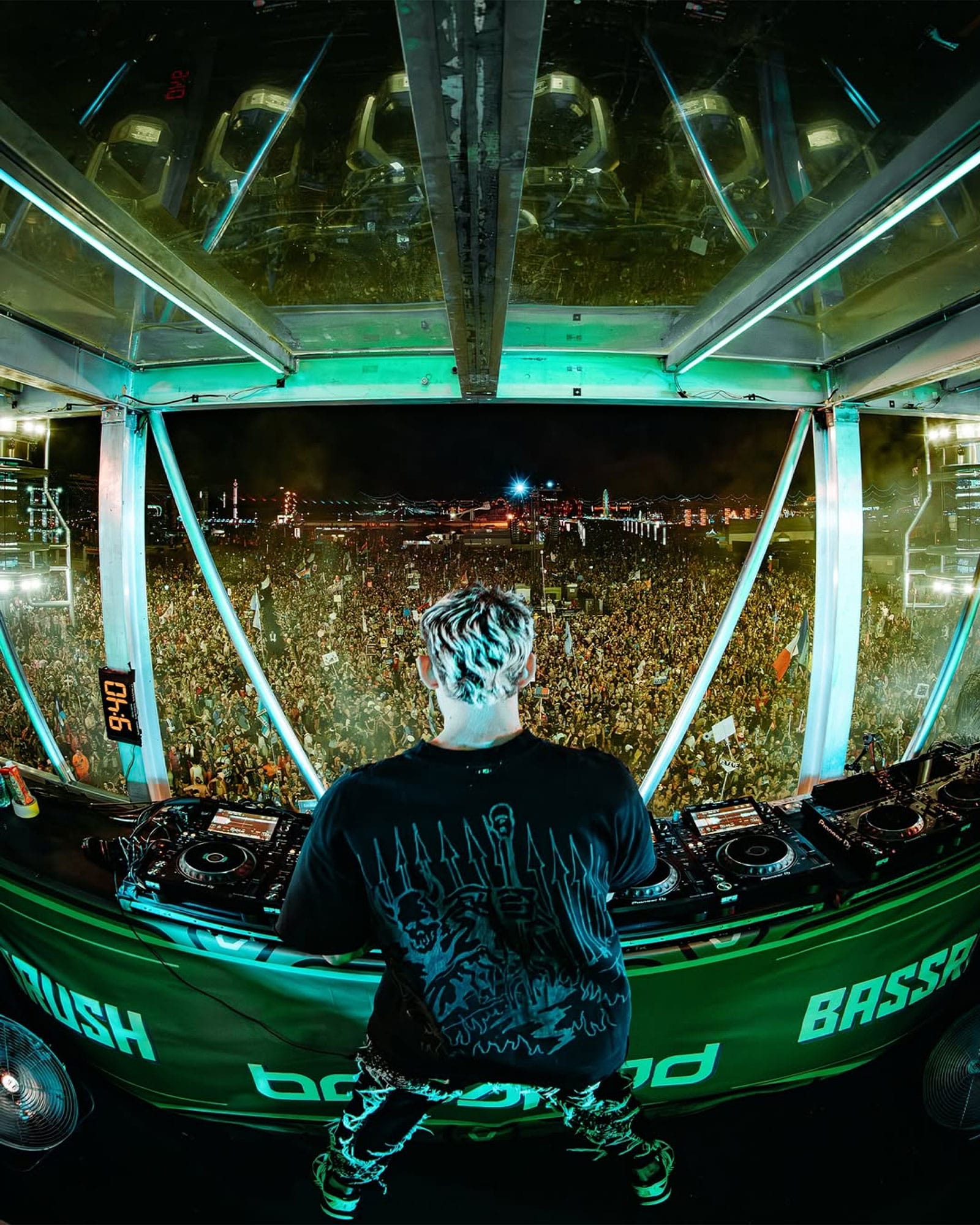 Kompany performing for a festival crowd